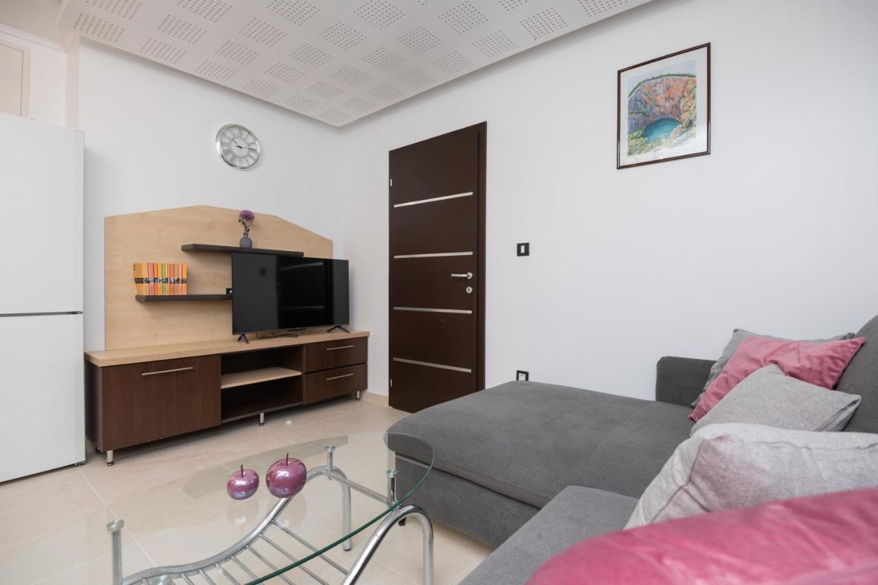 Ante Apartment *